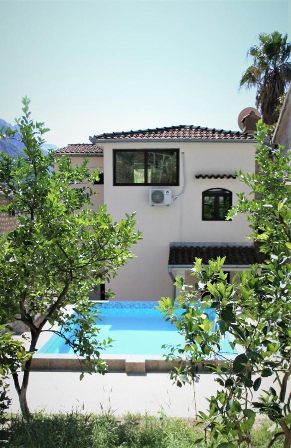 Holiday Home Ametist Kotor Exteriér fotografie